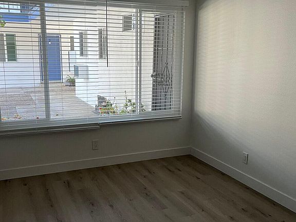 5th image of 5547 Yarmouth Ave #11