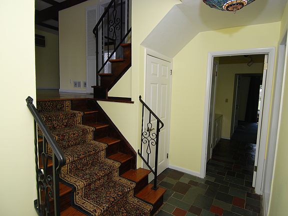 2nd image of 100 Weaver St