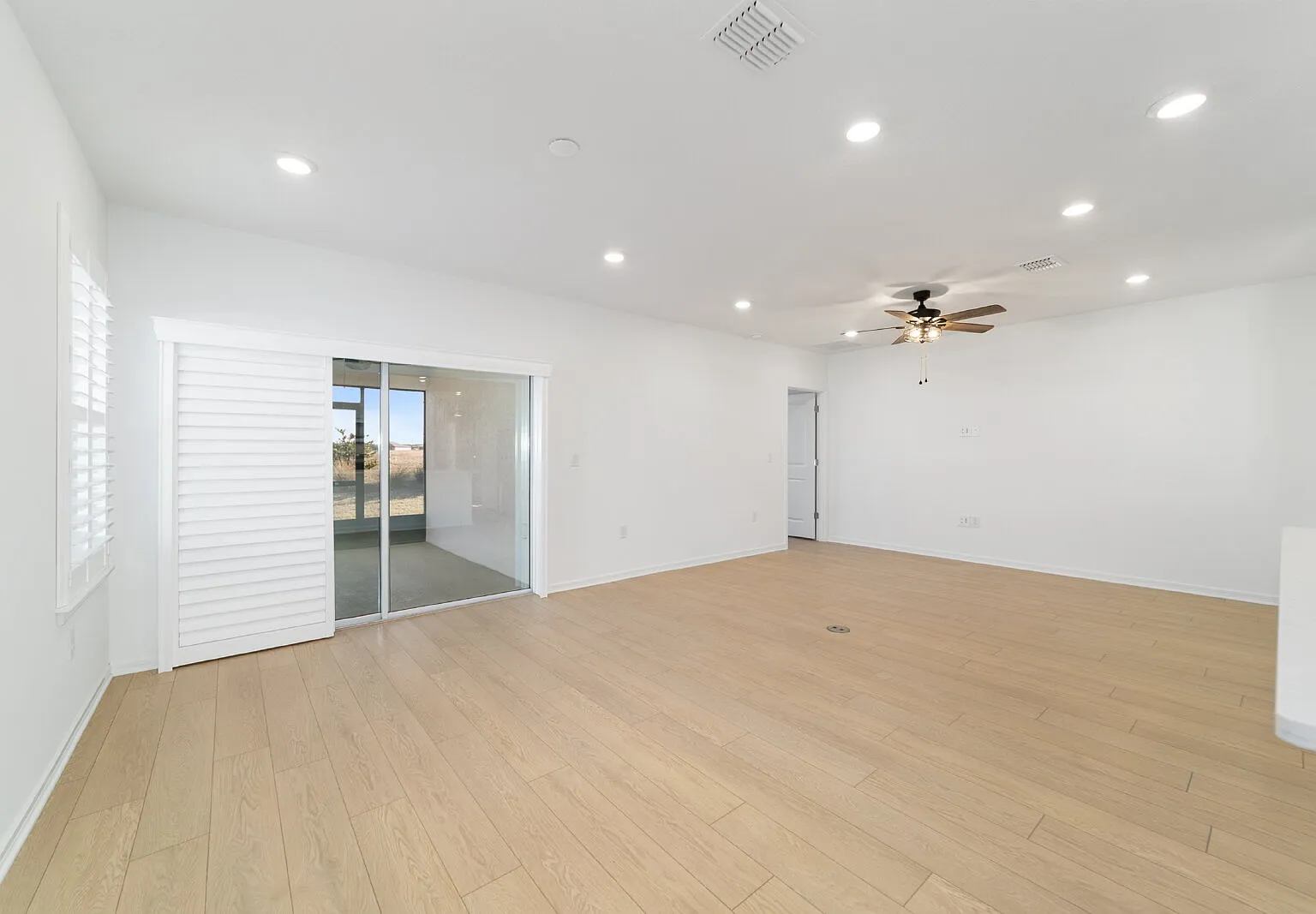 4 bed, 2.0 bath, 1583 sqft, $2,150 — Photo 4