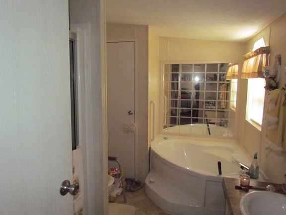 3rd image of 11034 NW 113th St