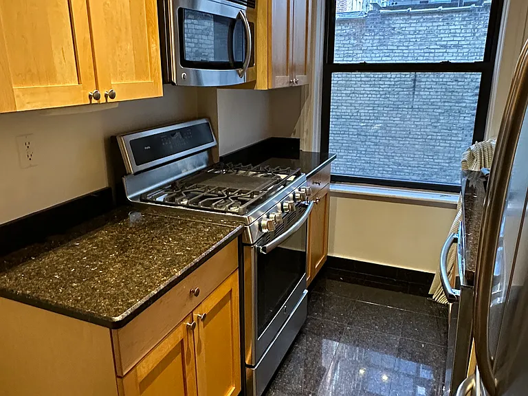 111 E 80th St #6D — Photo 10