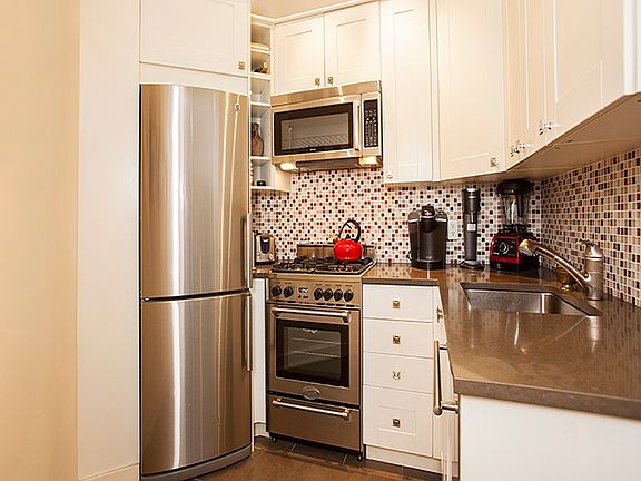 5th image of 102 W 80th St