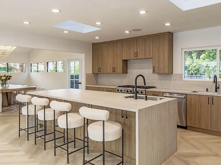 624 N Beverly Dr — Photo 9