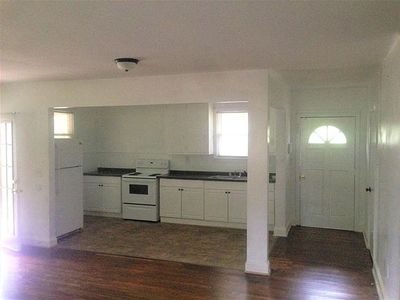 2nd image of 613 Pine Creek Dr