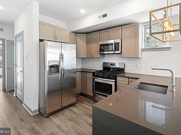 3rd image of 419 W Berks St #2