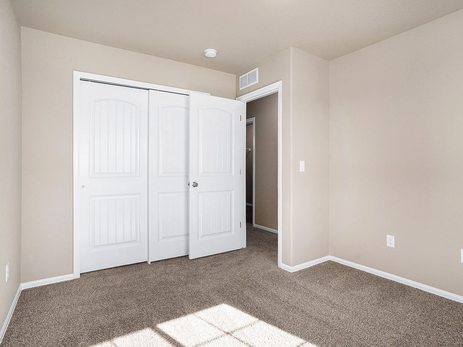 3 bed, 1606 sqft, $2,195 — Photo 3
