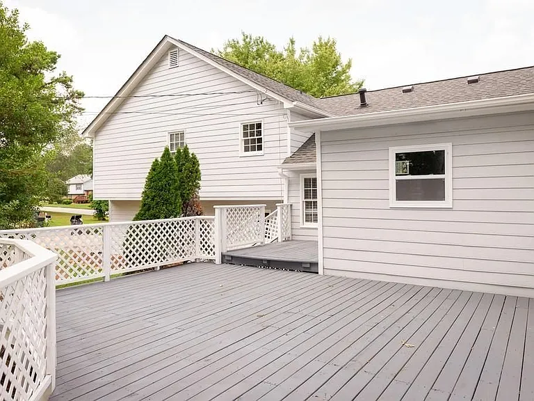 401 Freshman Dr — Photo 22