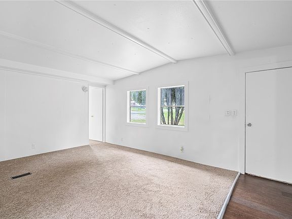 4th image of 310 Lacy St