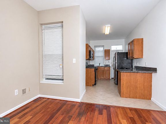 3rd image of 215 N Luzerne Ave