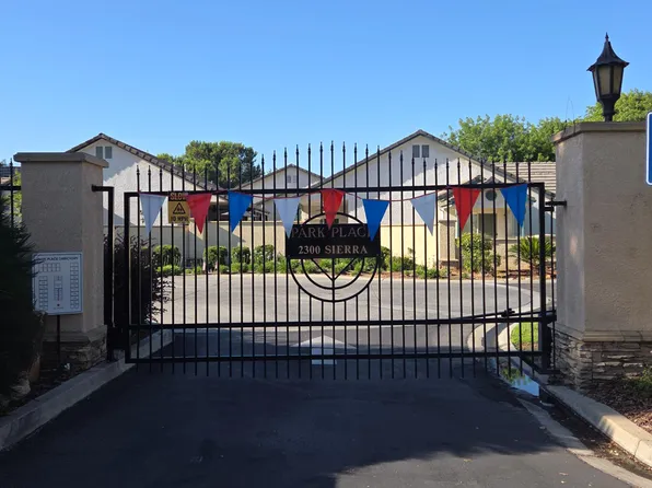 2300 Sierra St APT 130, Kingsburg, CA 93631