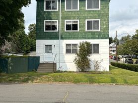 84 Gaylord St, Bristol, CT