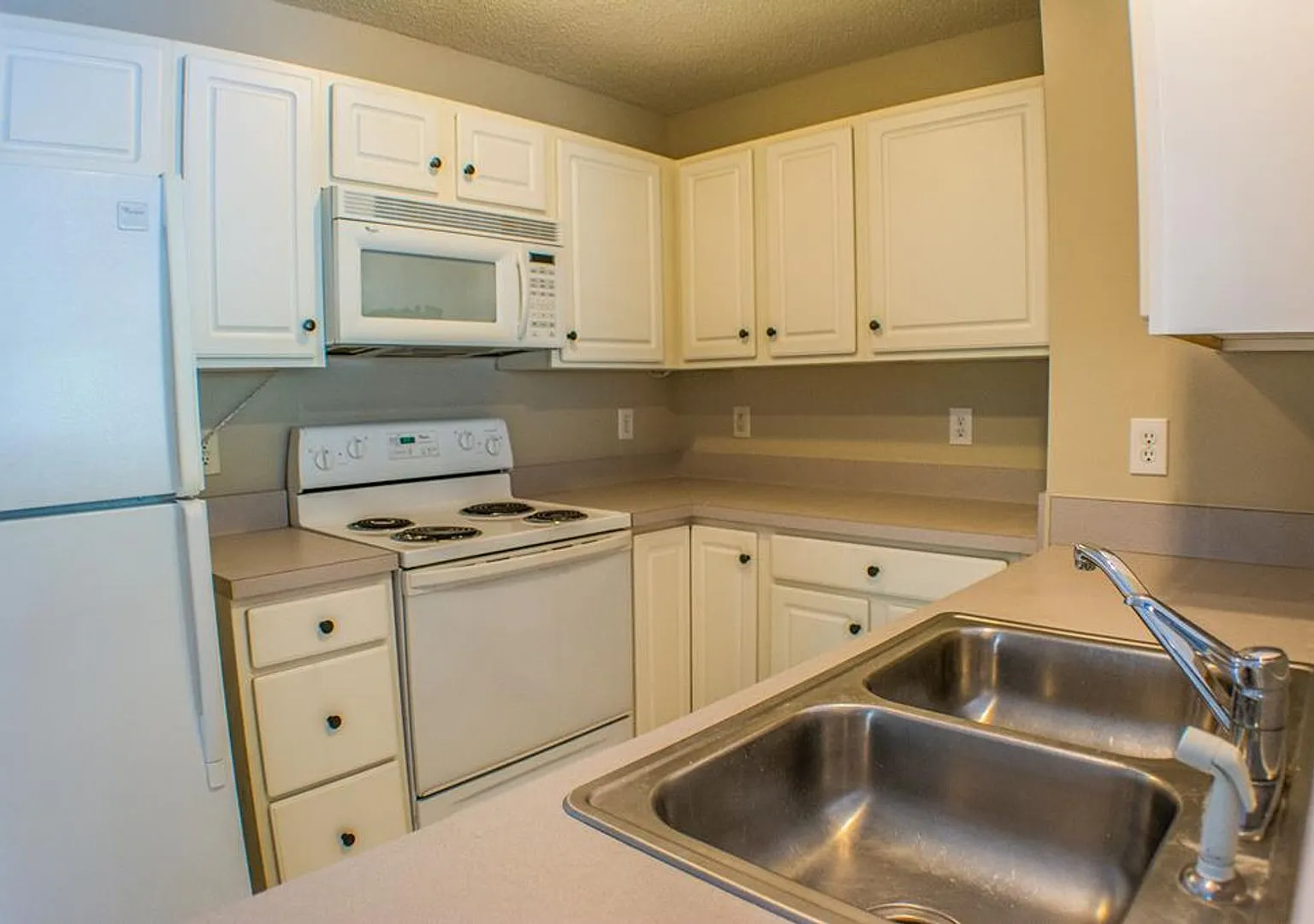 624 Ivy Glen Drive — Photo 3