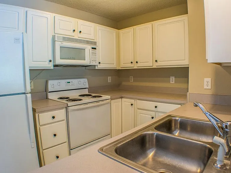 624 Ivy Glen Dr — Photo 3