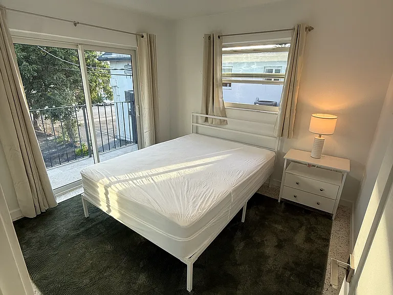 421 SW 9th St #3A — Photo 24