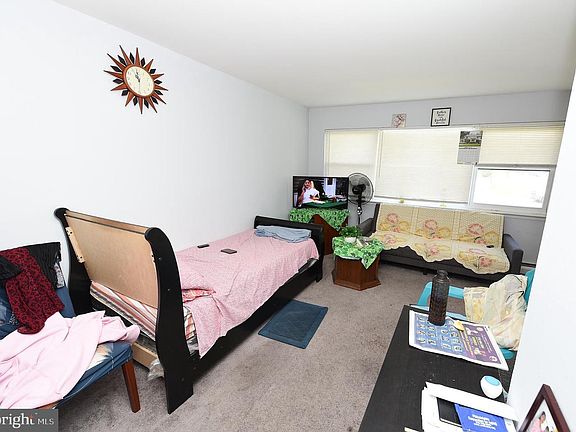 4th image of 597 Adams Ave