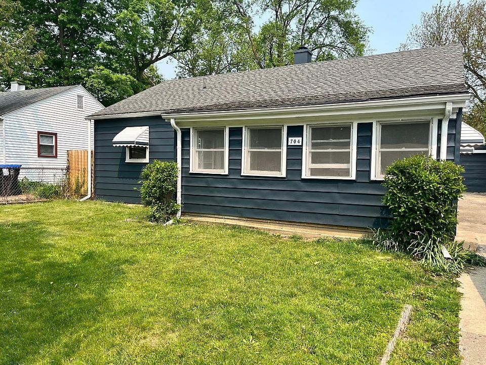 1st image of 704 Ferris St