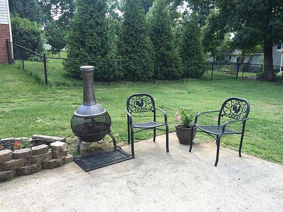 2nd image of 102 Kelly Dr