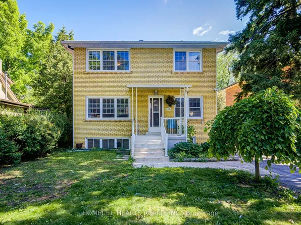 23 Broadview Ave, Mississauga, ON L5H 2S8