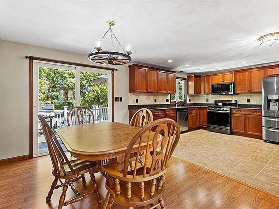 5th image of 10 Wentworth Dr