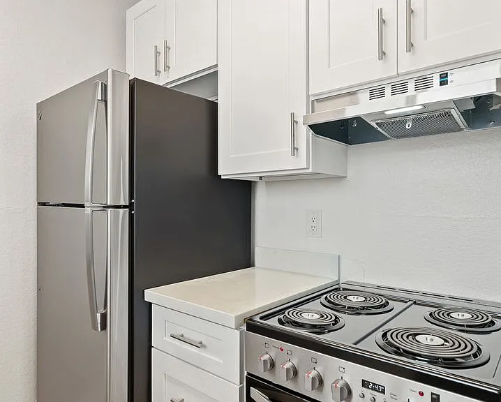 Pine Street Apartments — Photo 14