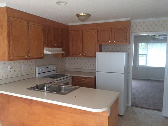 2nd image of 3920 Sterling Pointe Dr Unit 4