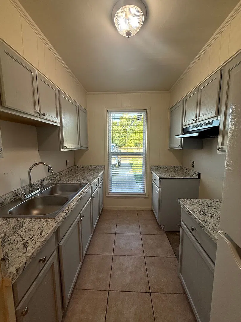 DM 8218-20 Keel Ave — Photo 4