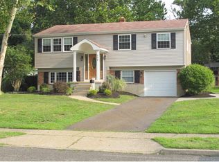109 Woodview Ln, Cinnaminson, NJ 08077