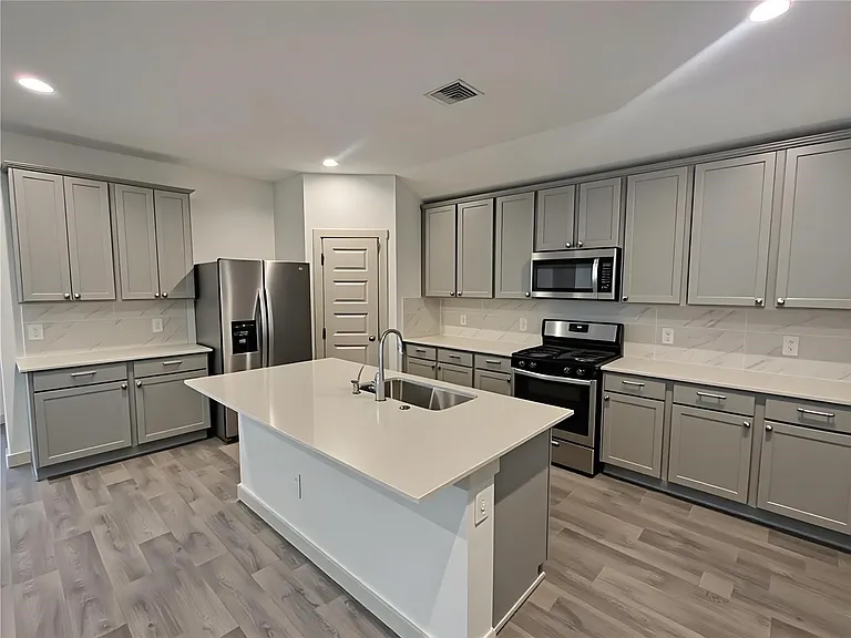 1719 Maclane Ct — Photo 8
