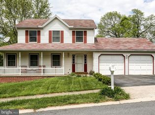 5 Queen Anne Ct, Camp Hill, PA 17011