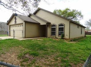 109 Cherrywood St, Gun Barrel City, TX 75156