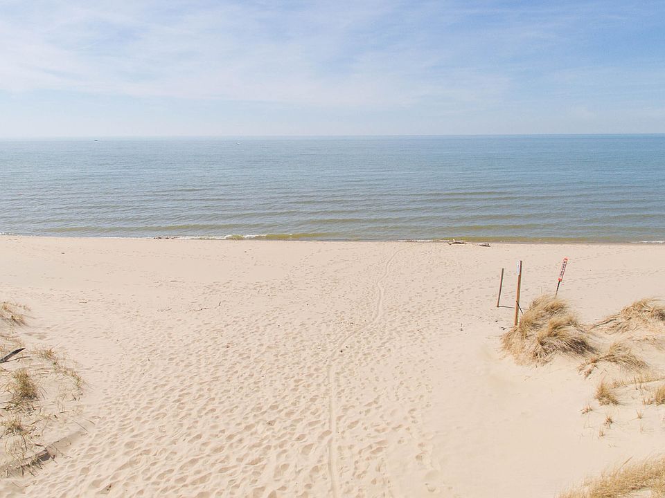 535 Woodbridge Cir, South Haven, MI 49090 Zillow