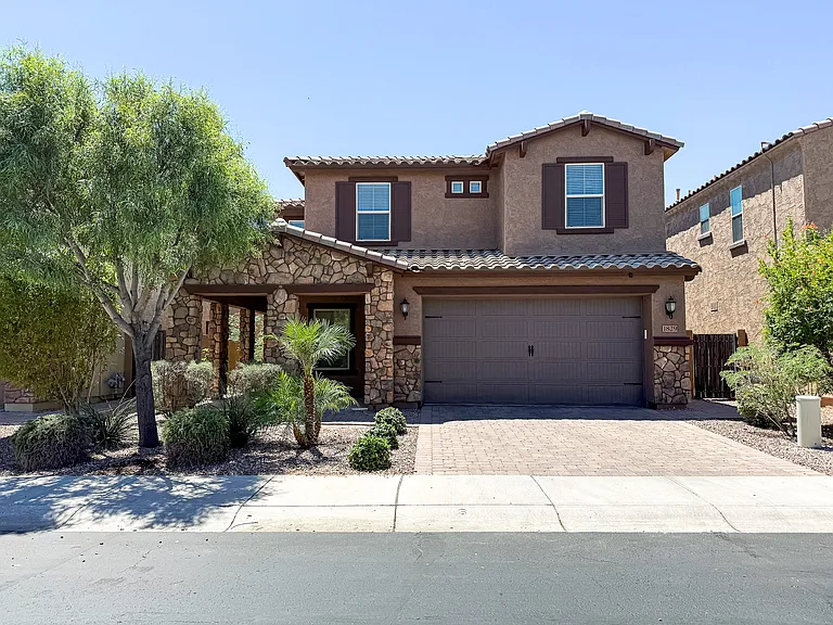 1829 W Spur Dr — Photo 2