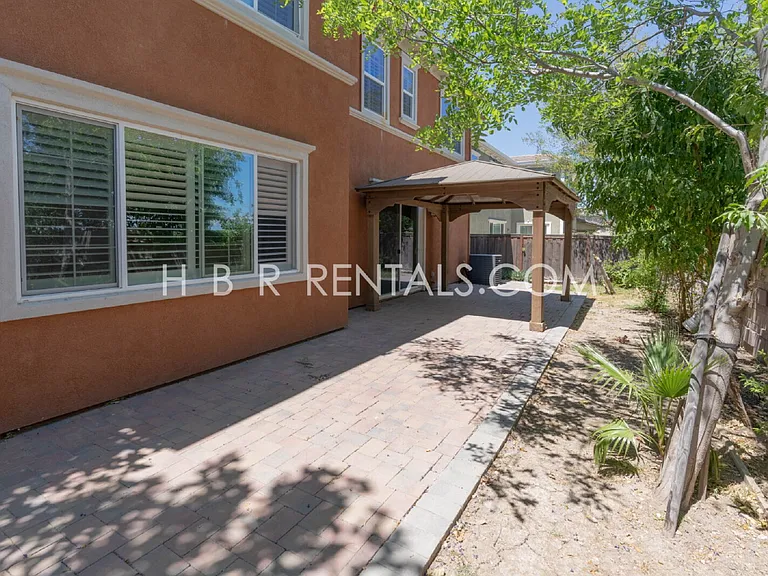 1496 Dairy Dr — Photo 35