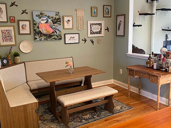 Eat in kitchen. Fits full size dining table and chairs, breakfast nook, etc.