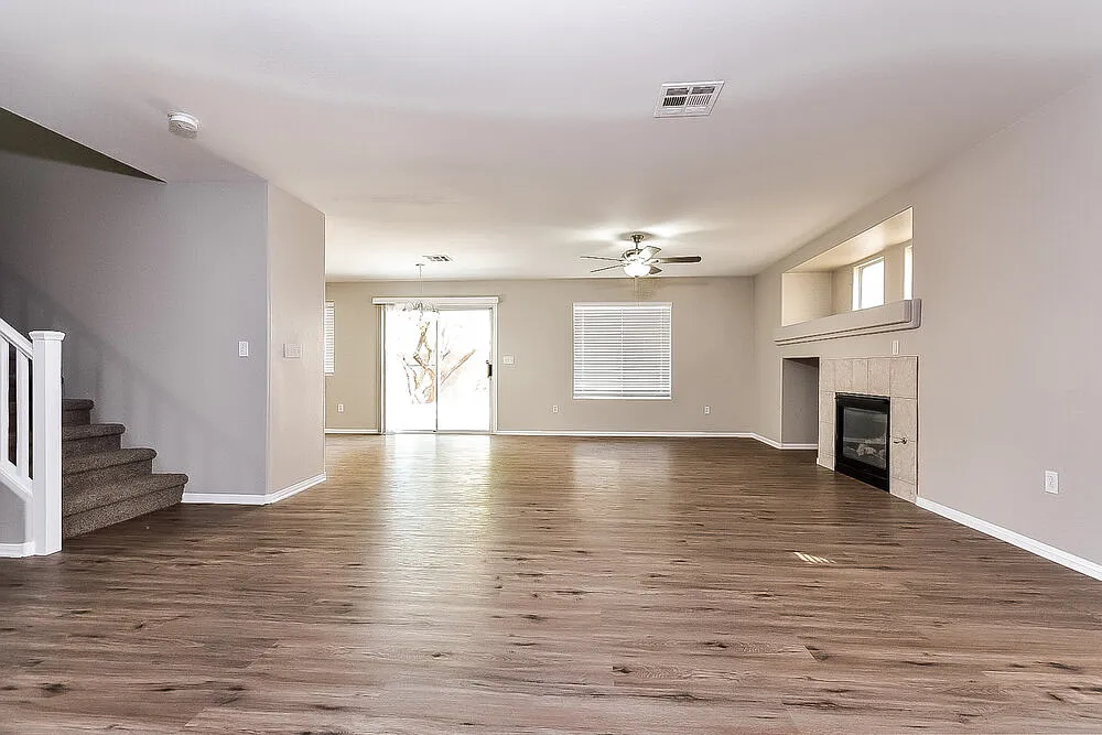 3 bed, 2.5 bath, 1951 sqft, $2,320 — Photo 4