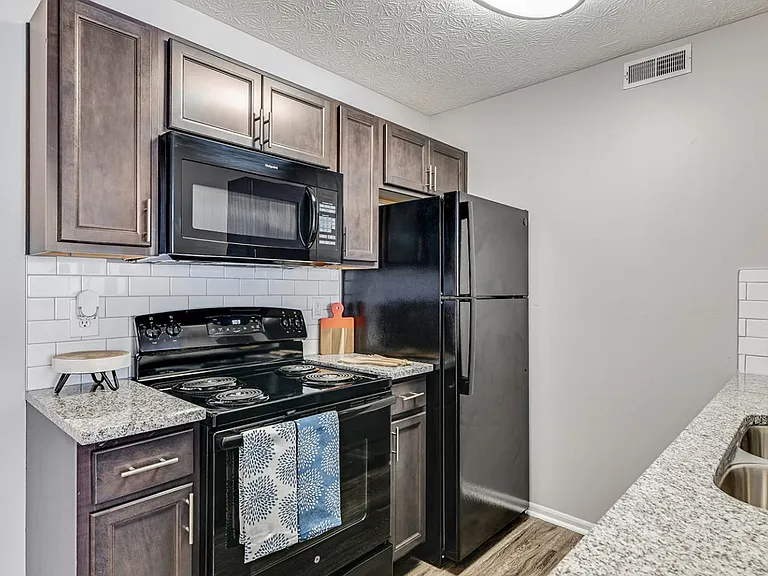 Trinity Lakes Apartments — Photo 14