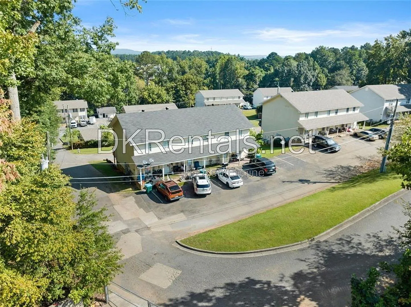 1 bed, 1.5 bath, $1,095 — Photo 2