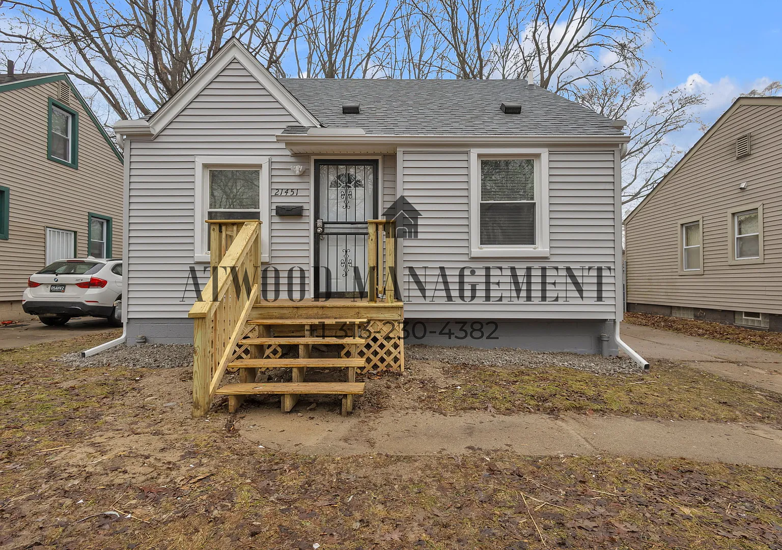 This beautifully updated 3-bedroom, 1-bath single-family home is ready for move-in! — Photo 1