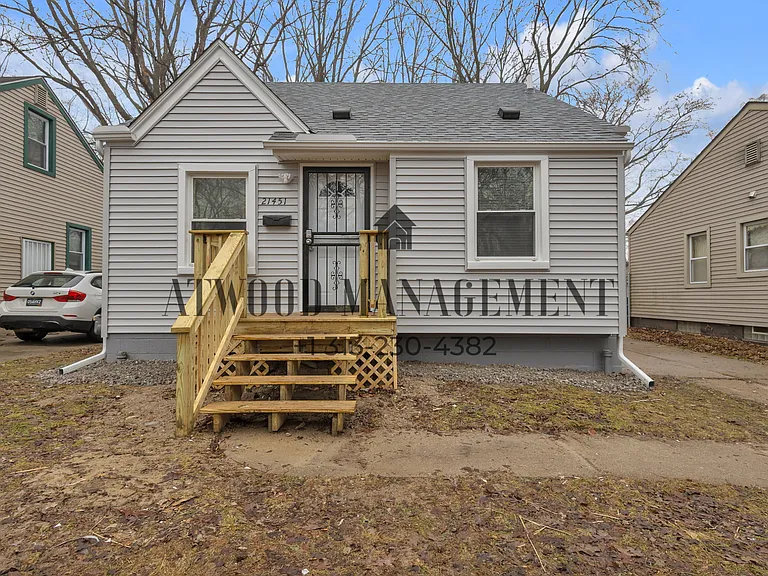 21451 Glenco St — Photo 1