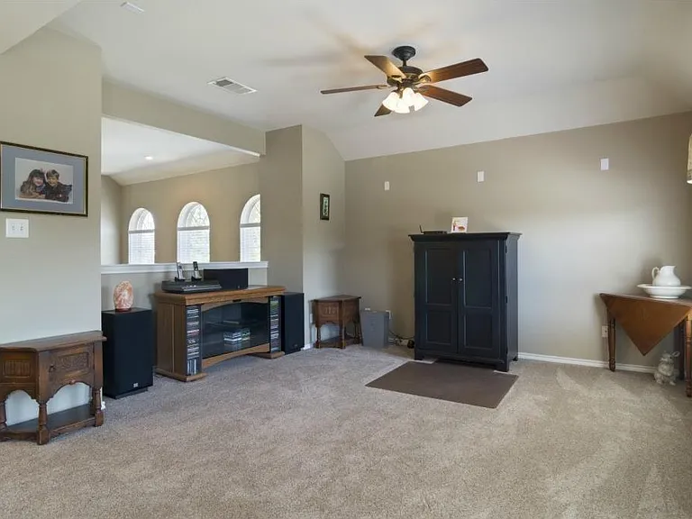 213 Longview Ct — Photo 24