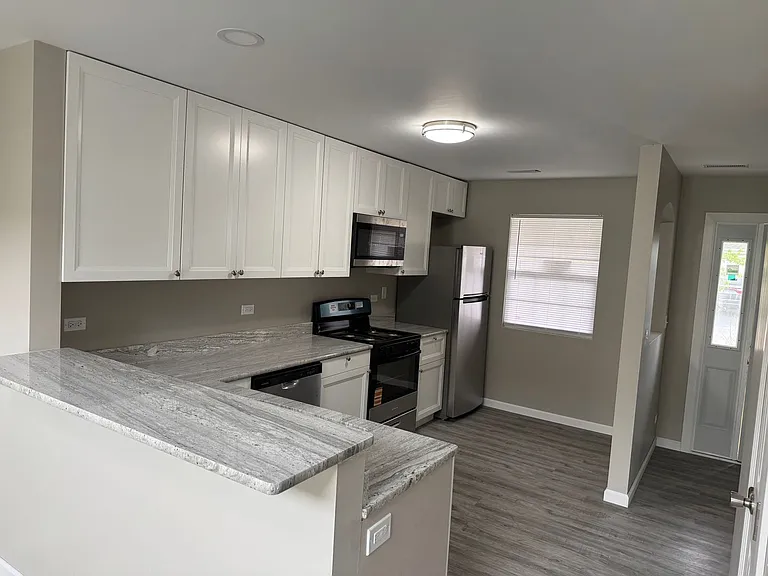 1725 W Chrysler Dr — Photo 5