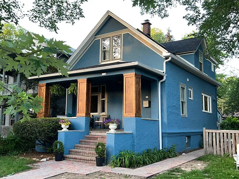 1119 Wesley Ave — Photo 2