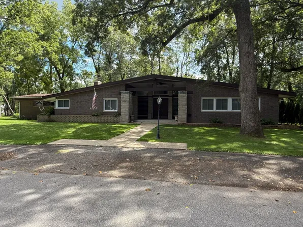 304 Shady Ln, Kouts, IN 46347