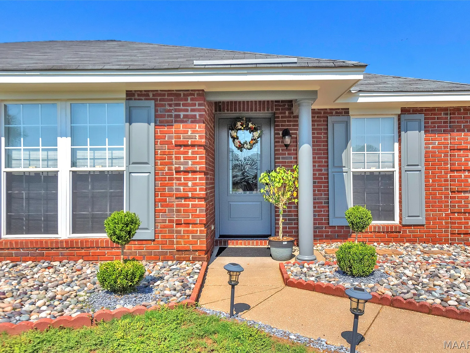 3 bed, 2.0 bath, 1390 sqft, $1,600 — Photo 3