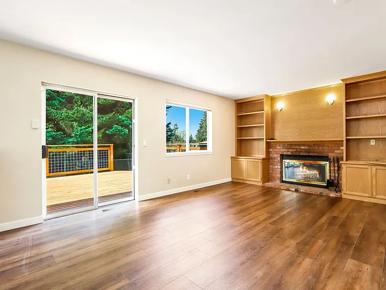 2535 Jones Ave NE — Photo 17