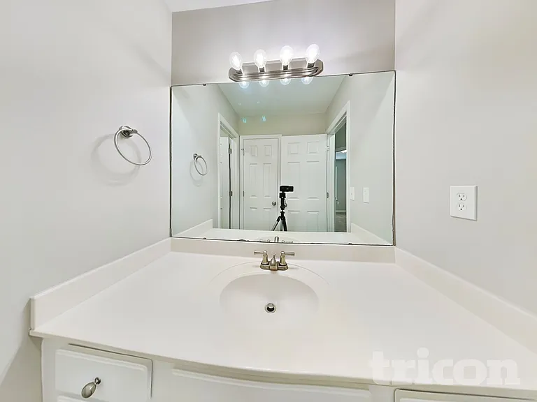 517 Parker St — Photo 11