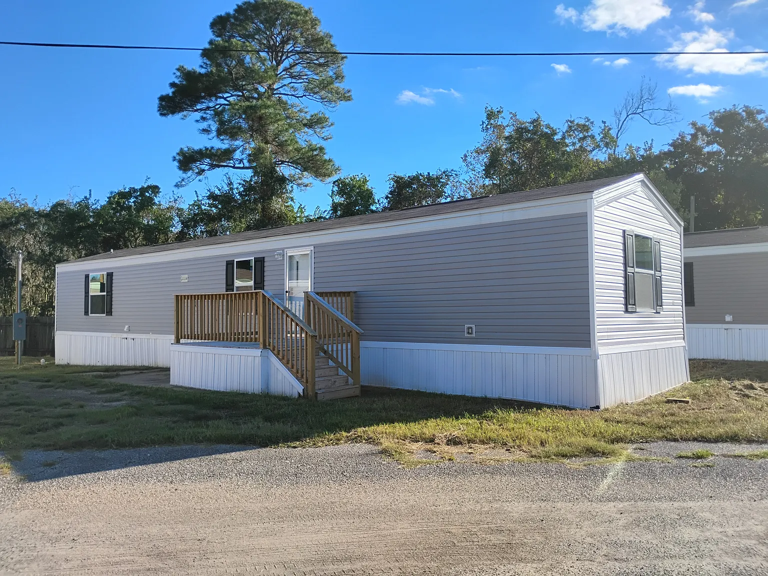 3 bed, 924 sqft, $1,200 — Photo 1