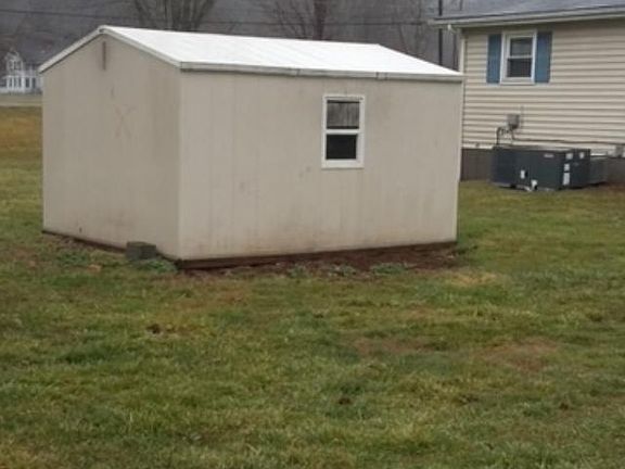 3rd image of 114 Lunceford Ln