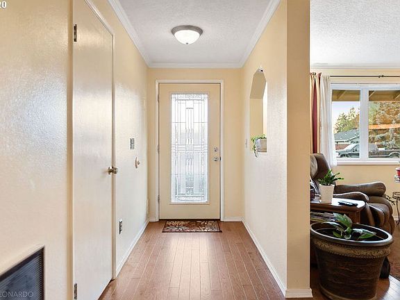 4th image of 15020 NE Sorrel Dr