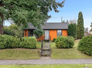 8627 32nd Ave SW, Seattle, WA 98126